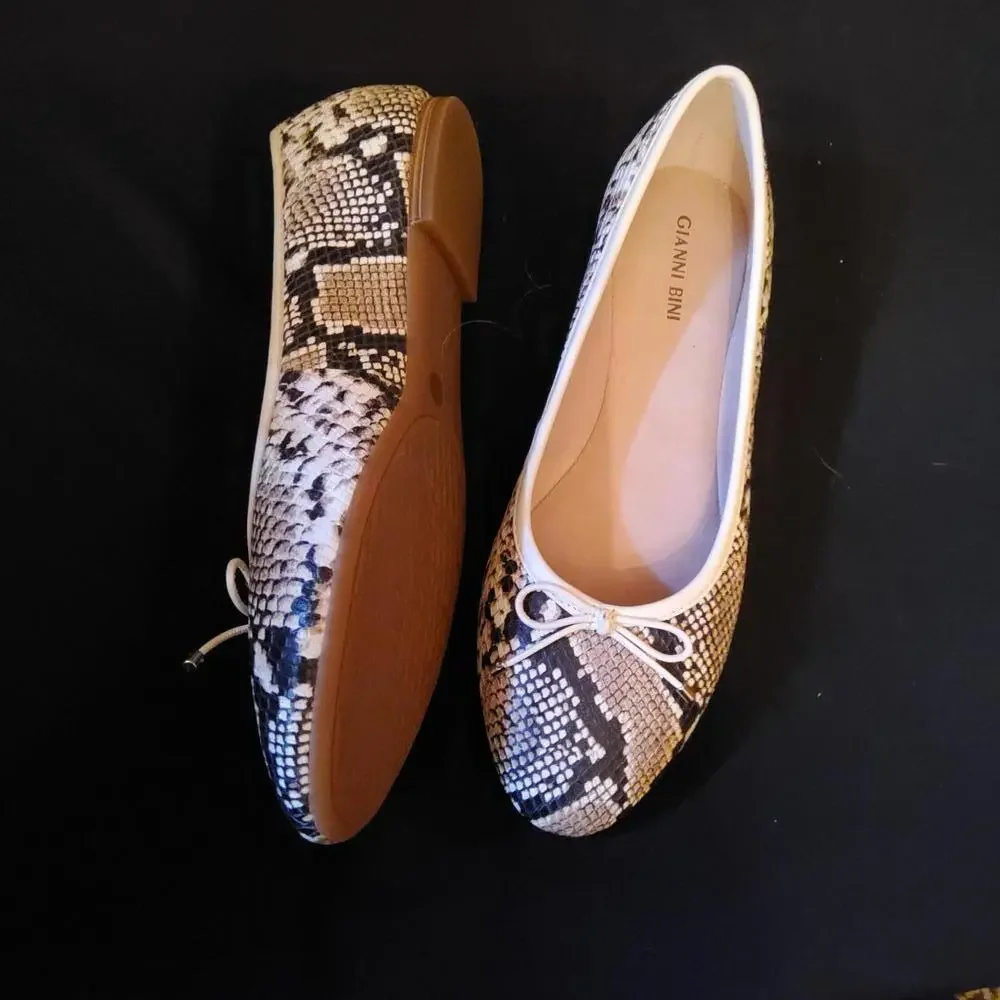 NWT 9.5 Ladies Flats